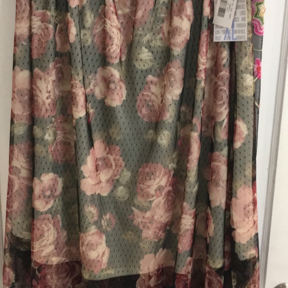 Lularoe lola xl Nwt Roses